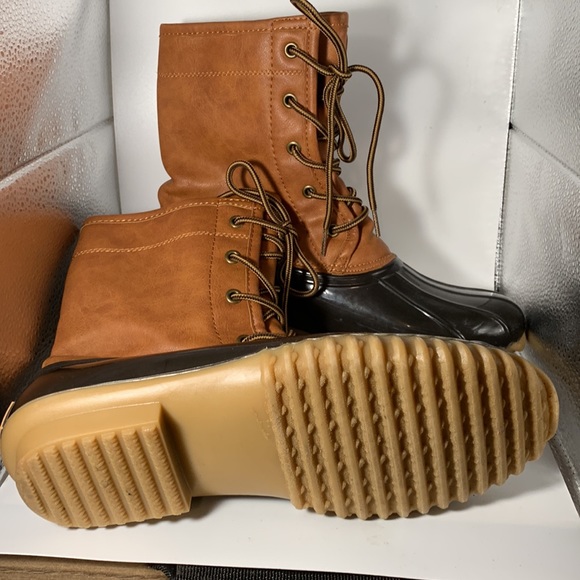 The Original Duck Boots size 8 - Picture 3 of 4